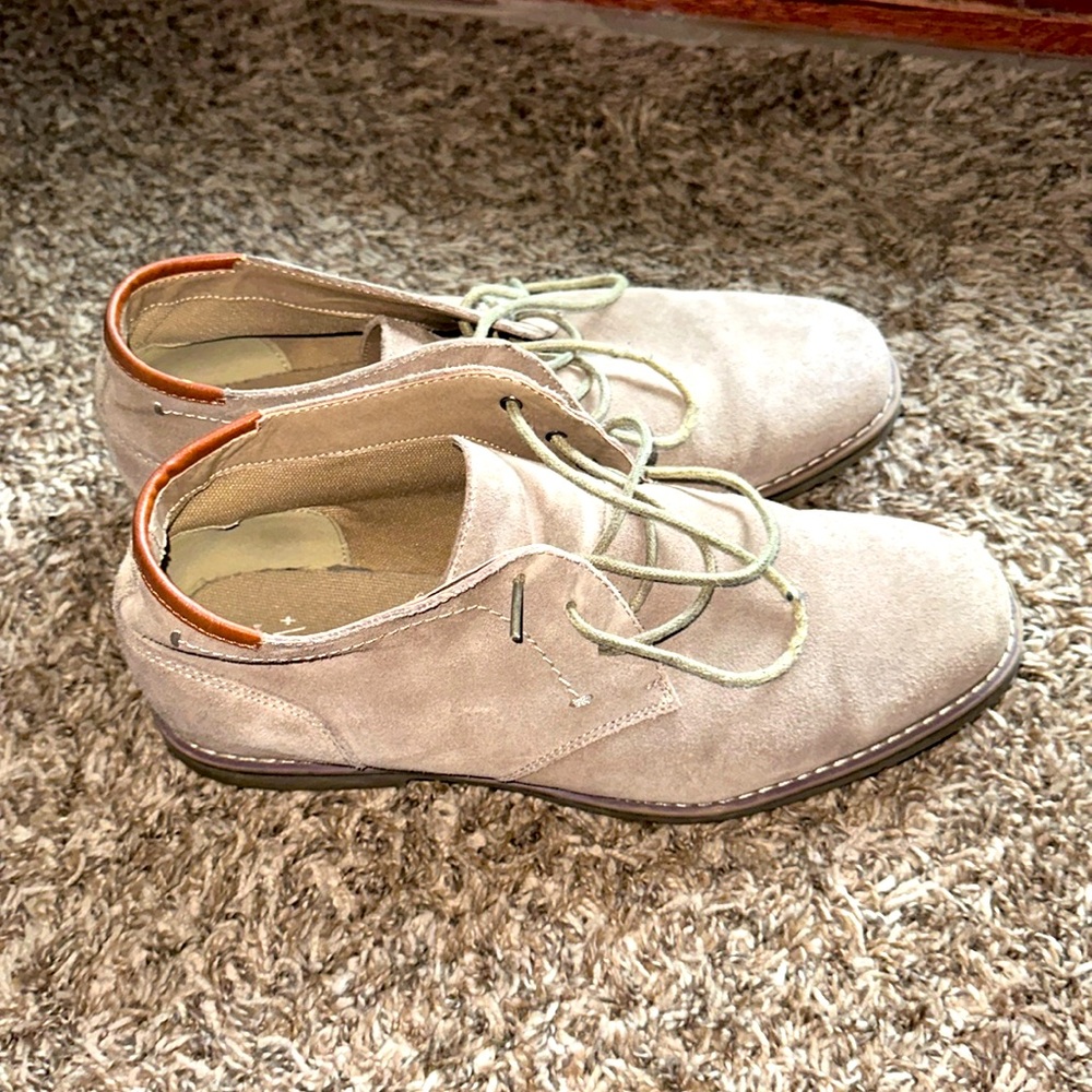 Men’s dress shoes size 9.5